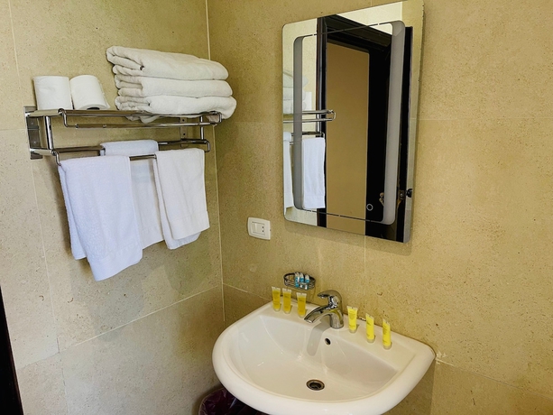 Imagen de la habitación del Hotel Al Joude. Foto 12