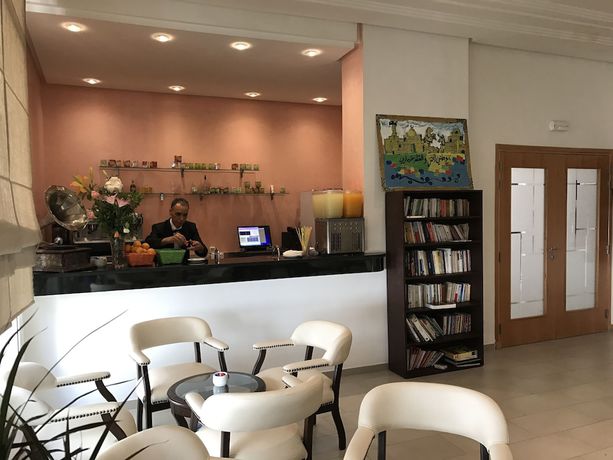 Imagen del bar/restaurante del Hotel Al Karmel. Foto 2