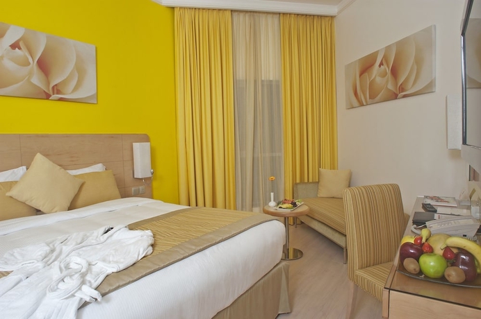 Imagen de la habitación del Hotel Al Khoory Executive. Foto 6