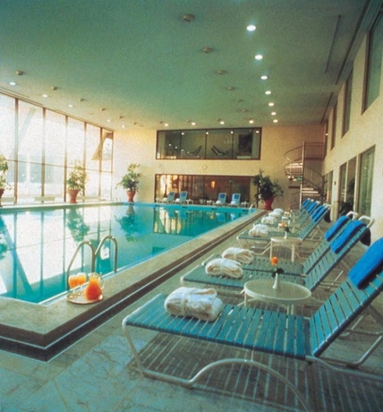 Imagen de la piscina del Hotel Al Khozama. Foto 16