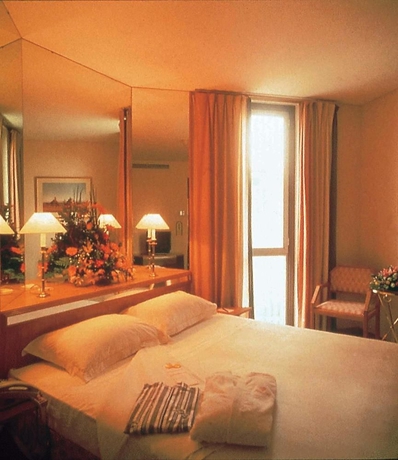 Imagen de la habitación del Hotel Al Khozama. Foto 7