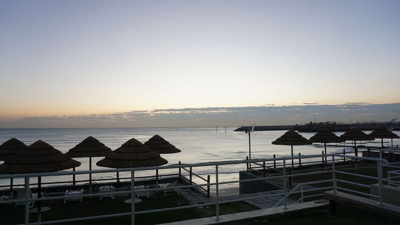 Imagen de la habitación del Hotel Al Kout Beach. Foto 9