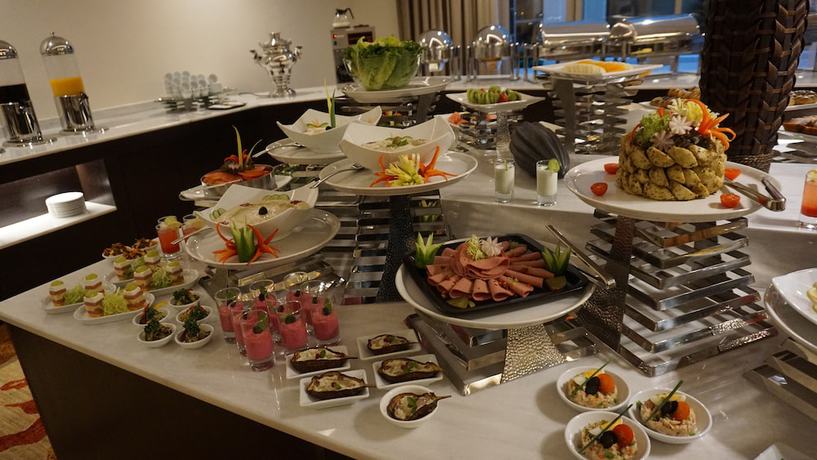 Imagen del bar/restaurante del Hotel Al Kout Beach. Foto 3