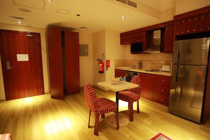 Imagen de la habitación del Hotel Al Liwan Suites Rawdat Al Khail. Foto 7