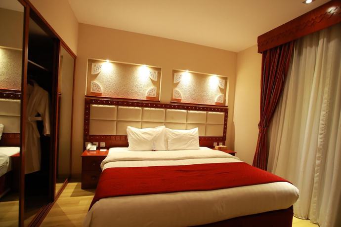 Imagen de la habitación del Hotel Al Liwan Suites Rawdat Al Khail. Foto 8