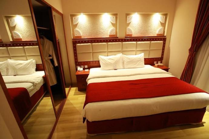 Imagen de la habitación del Hotel Al Liwan Suites Rawdat Al Khail. Foto 9