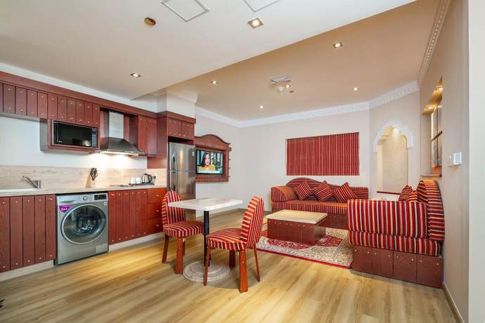 Imagen de la habitación del Hotel Al Liwan Suites Rawdat Al Khail. Foto 10