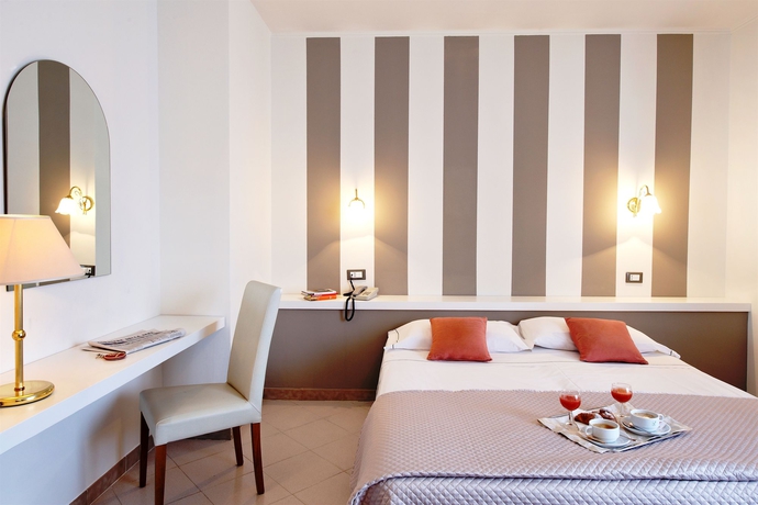 Imagen de la habitación del Hotel Al Madarig. Foto 5