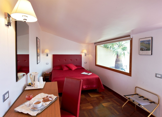 Imagen de la habitación del Hotel Al Madarig. Foto 6