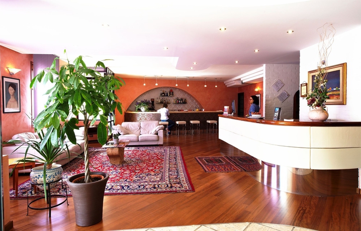 Imagen de los interiores del Hotel Al Madarig. Foto 14