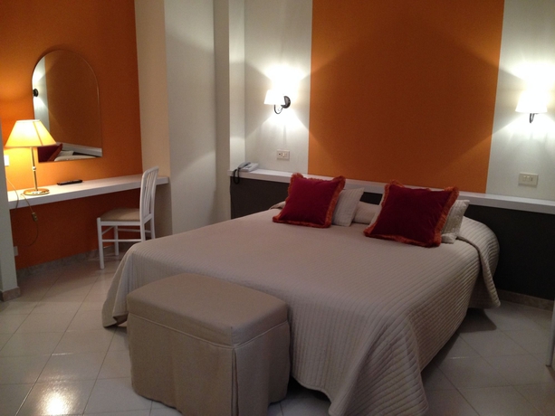 Imagen de la habitación del Hotel Al Madarig. Foto 8