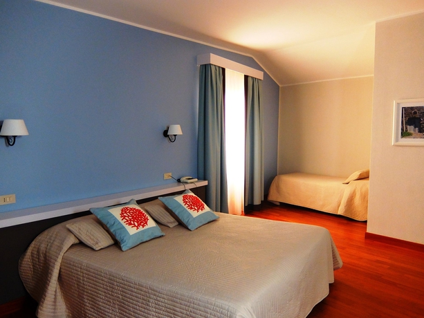 Imagen de la habitación del Hotel Al Madarig. Foto 10