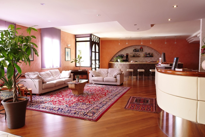 Imagen de los interiores del Hotel Al Madarig. Foto 16