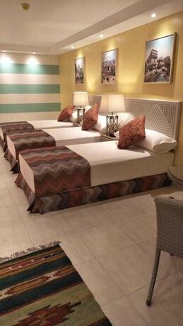 Imagen de la habitación del Hotel Al Madiafa. Foto 12