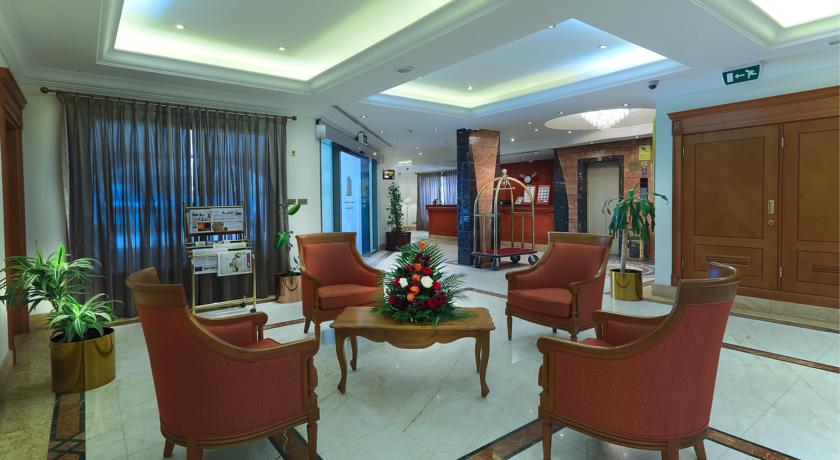 Imagen de los interiores del Hotel Al Madina Suites Doha. Foto 10