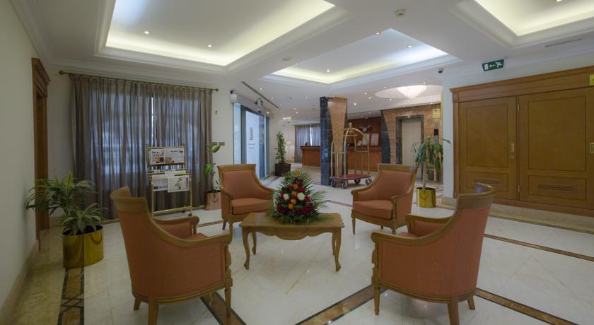 Imagen de los interiores del Hotel Al Madina Suites Doha. Foto 11