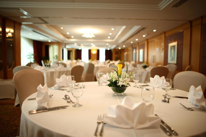 Imagen de los interiores del Hotel Al Maha Arjaan By Rotana. Foto 16