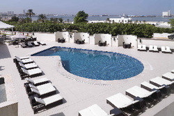 Imagen de la piscina del Hotel Al Mahary Radisson Blu, Tripoli. Foto 11