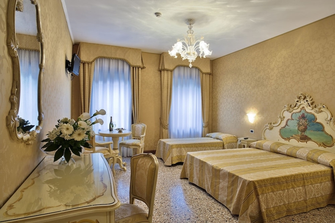 Imagen de la habitación del Hotel Al Malcanton. Foto 5