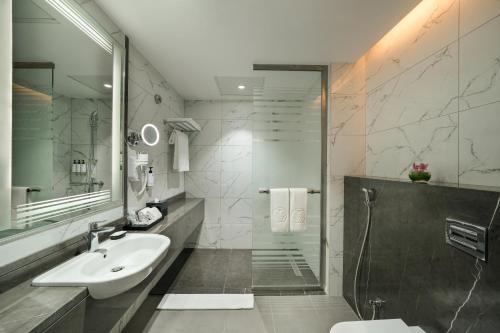 Imagen de la habitación del Hotel Al Manakha Rotana Madinah. Foto 9