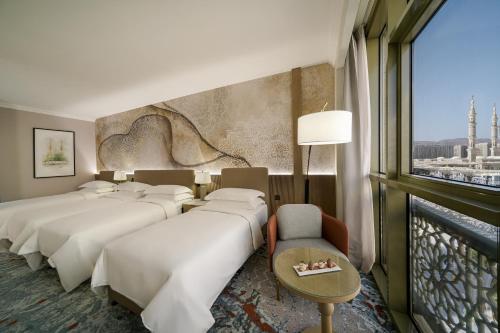 Imagen de la habitación del Hotel Al Manakha Rotana Madinah. Foto 18