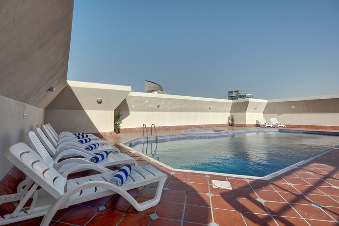 Imagen de la piscina del Hotel Al Manar Apartments. Foto 14