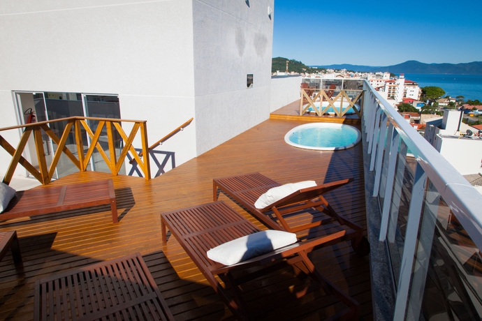 Imagen de la piscina del Hotel Al Mare, Florian&oacute;polis. Foto 16