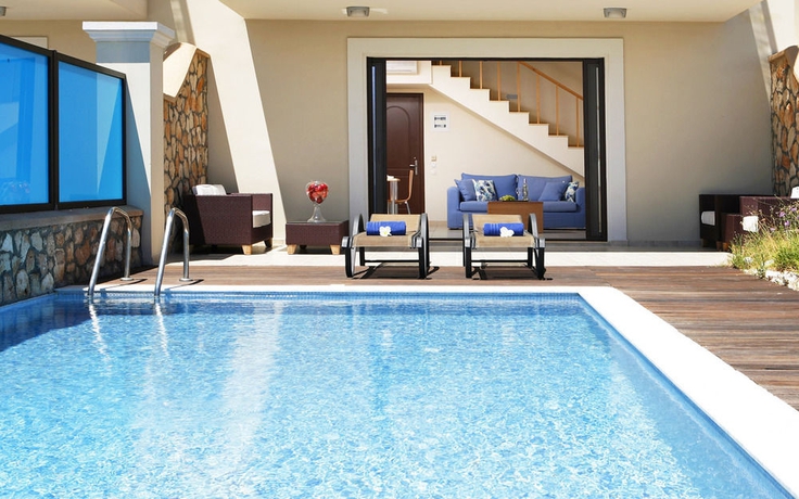 Imagen de la piscina del Hotel Al Mare Villas. Foto 14