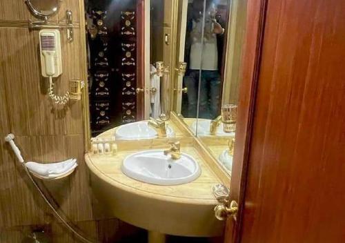 Imagen general del Hotel النبيلتان نايل كروز Al Nabilatan Nile Cruise every Saturday from Luxor 4 nights & every Wednesday fr. Foto 9