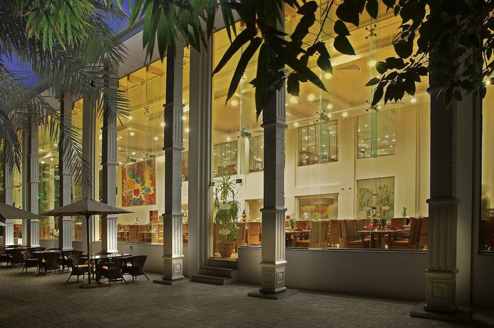 Imagen del bar/restaurante del Hotel Al Nahda Resort and Spa. Foto 3