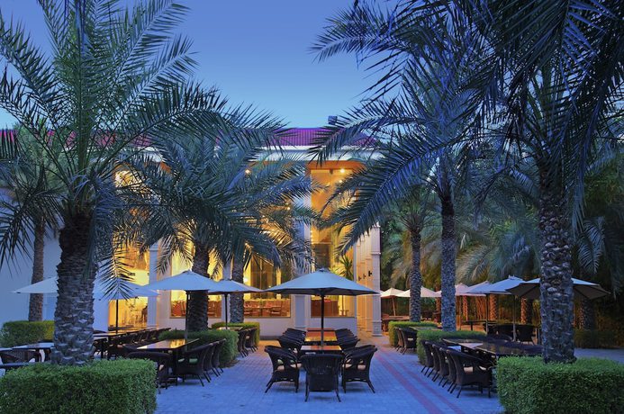 Imagen del bar/restaurante del Hotel Al Nahda Resort and Spa. Foto 4