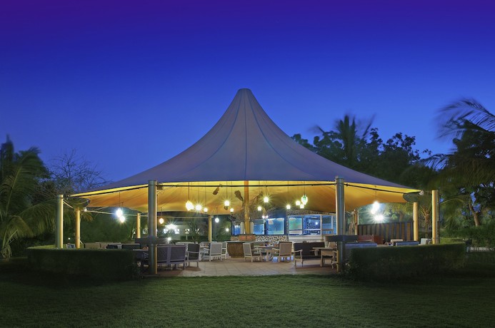 Imagen de los exteriores del Hotel Al Nahda Resort and Spa. Foto 10
