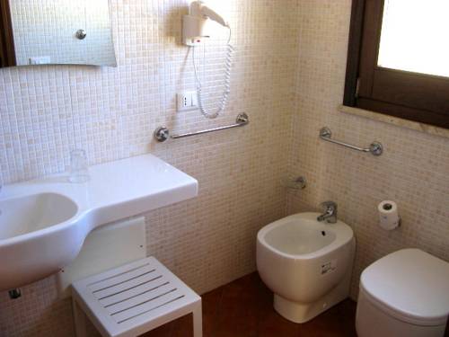 Imagen de la habitación del Hotel Al Paradise. Foto 14