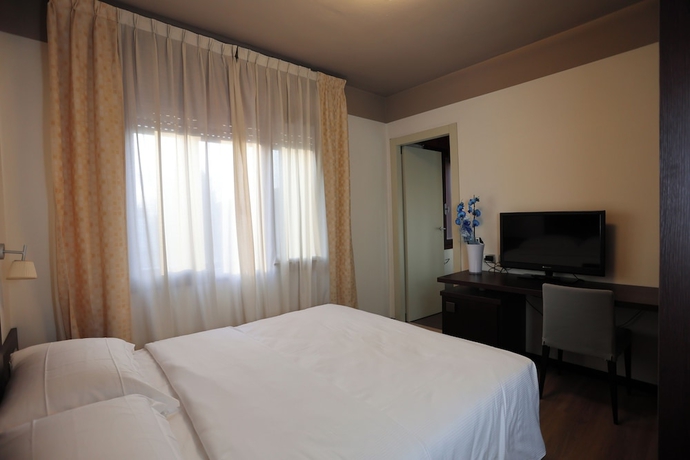 Imagen de la habitación del Hotel Al Paradiso. Foto 9