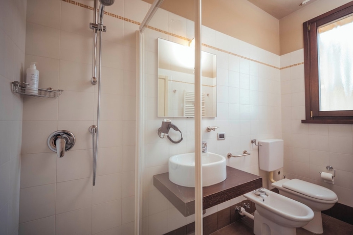 Imagen de la habitación del Hotel Al Paradiso. Foto 14