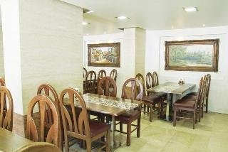 Imagen del bar/restaurante del Hotel Al Patra. Foto 4