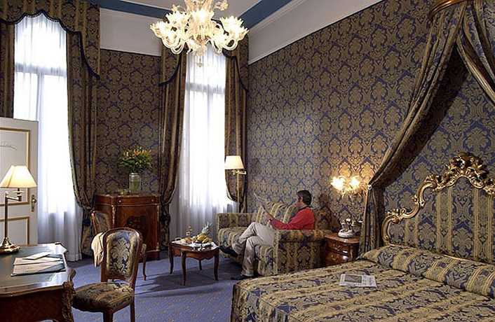 Imagen de la habitación del Hotel Al Ponte Antico. Foto 2