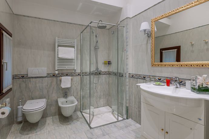 Imagen de la habitación del Hotel Al Ponte Antico. Foto 19