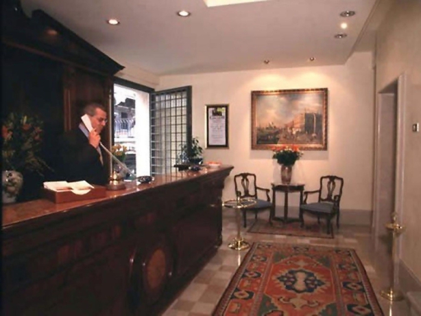 Imagen de los interiores del Hotel Al Ponte Dei Sospiri. Foto 16