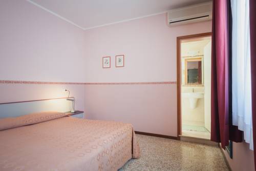 Imagen de la habitación del Hotel Al Ponte, Lignano Sabbiadoro. Foto 7