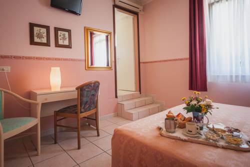 Imagen de la habitación del Hotel Al Ponte, Lignano Sabbiadoro. Foto 9