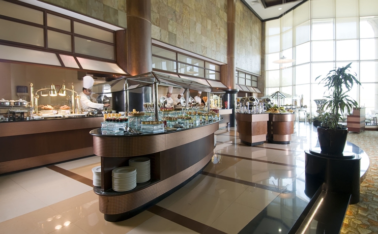 Imagen del bar/restaurante del Hotel Al Raha Beach Resort and Spa. Foto 4