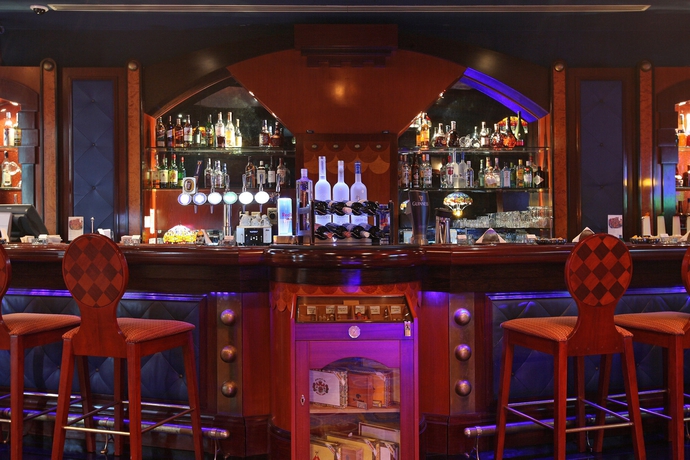 Imagen del bar/restaurante del Hotel Al Raha Beach Resort and Spa. Foto 6