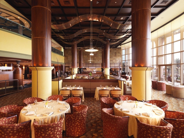 Imagen del bar/restaurante del Hotel Al Raha Beach Resort and Spa. Foto 10