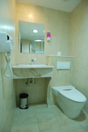 Imagen de la habitación del Hotel Al Rashid. Foto 5