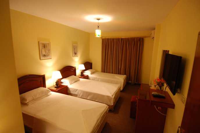 Imagen de la habitación del Hotel Al Rashid. Foto 7