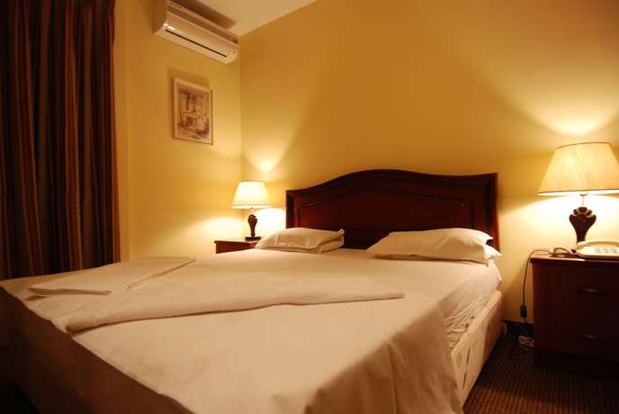 Imagen de la habitación del Hotel Al Rashid. Foto 8