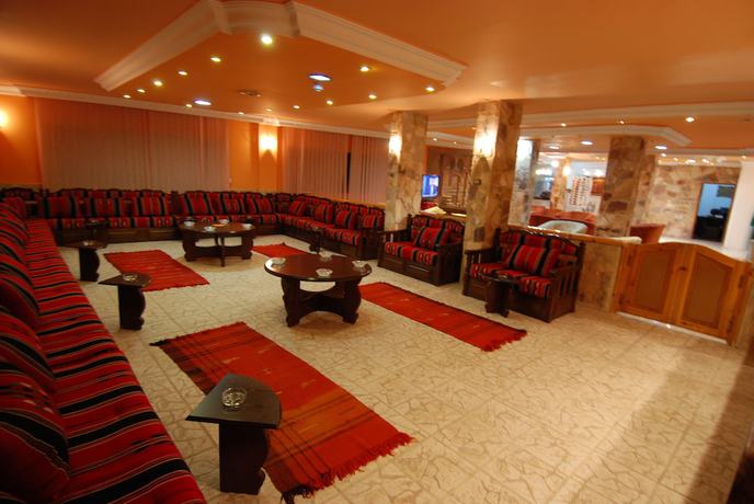 Imagen de los interiores del Hotel Al Rashid. Foto 16
