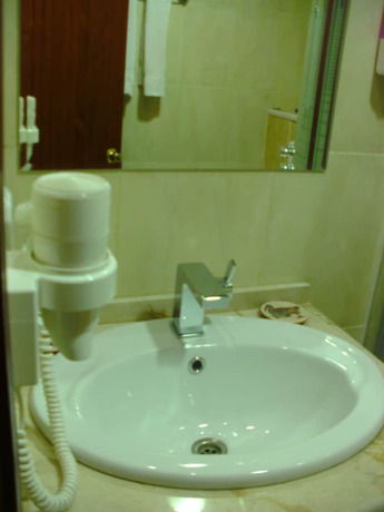 Imagen de la habitación del Hotel Al Rashid. Foto 9