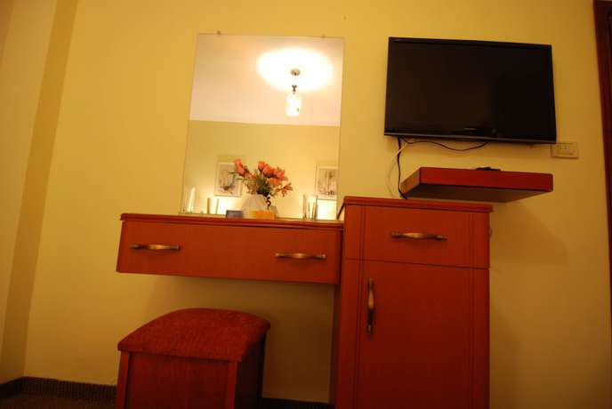 Imagen de la habitación del Hotel Al Rashid. Foto 10